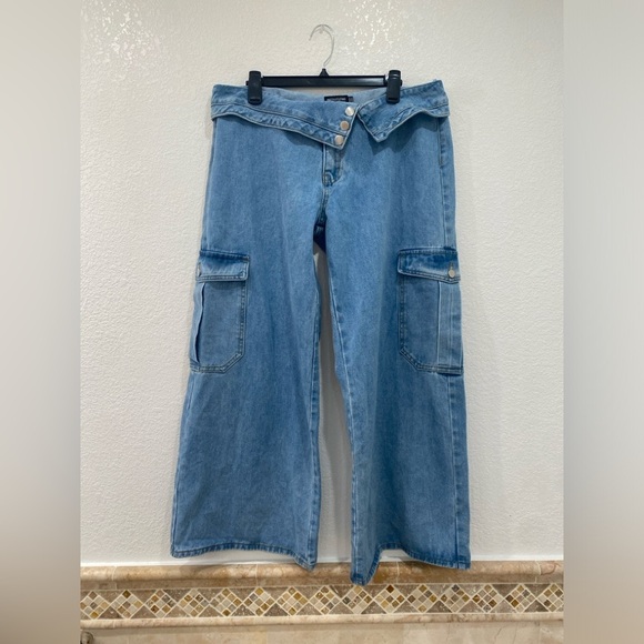 PRETTY LITTLE THING LIGHT BLUE WASH ASYMMETRIC FOLDOVER WAISTBAND JEANS size 10 - Picture 4 of 7